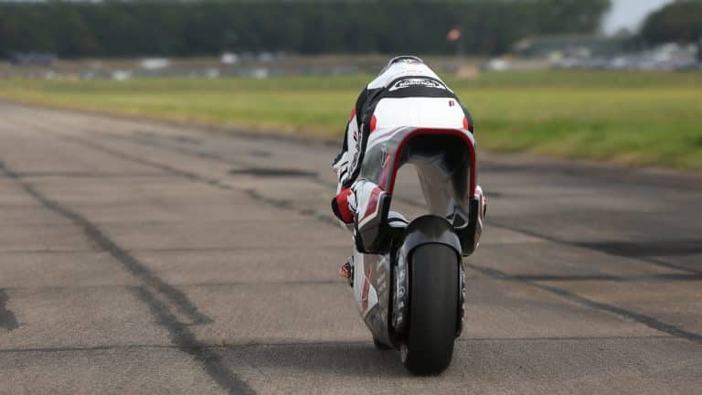 White Racing Motorcycle White Motorcycles WMC250EV Is Chasing A Land Speed Record