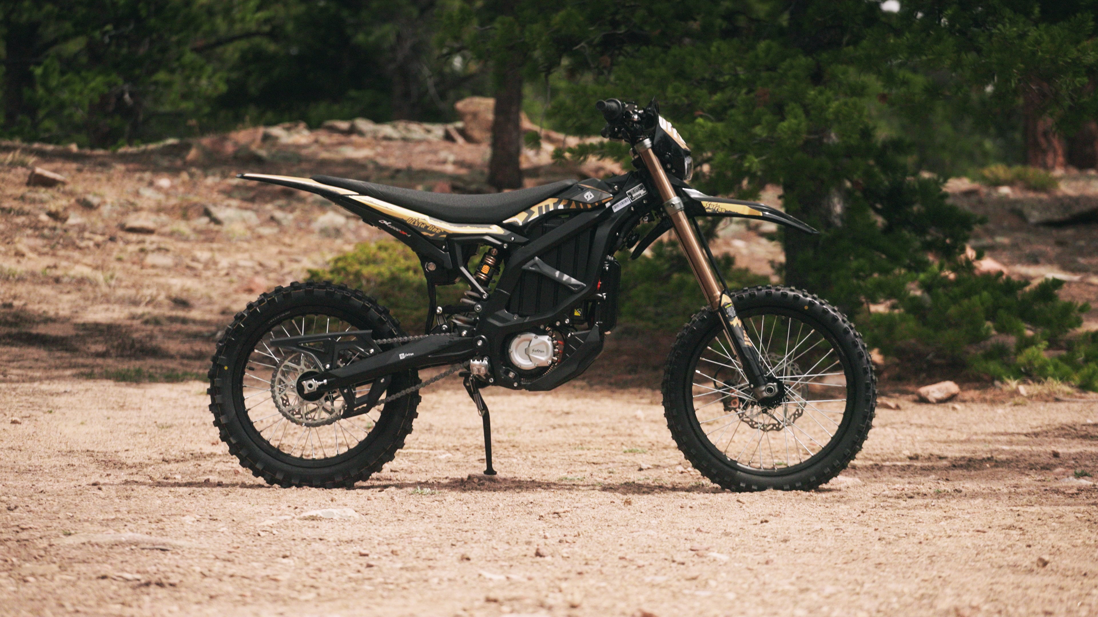 2025 Surron Ultra Bee is one of the best electric dirt bikes for beginners currently available. 