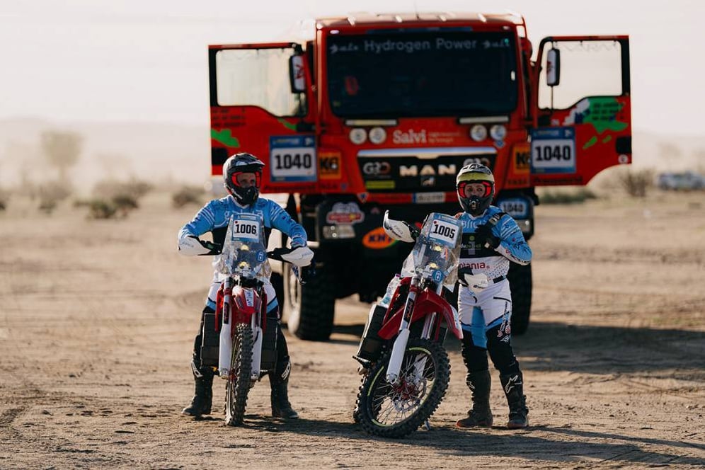 Riders at the 2026 Dakar mission 1000 pose in front of a hydrogen-powered camion truck. 