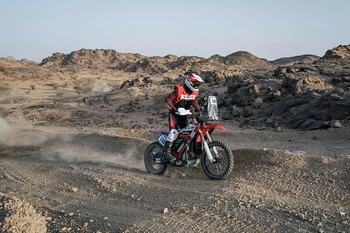 A Segway eMoto rally bike makes its way through a 2026 Dakar Mission 1000 race stage.
