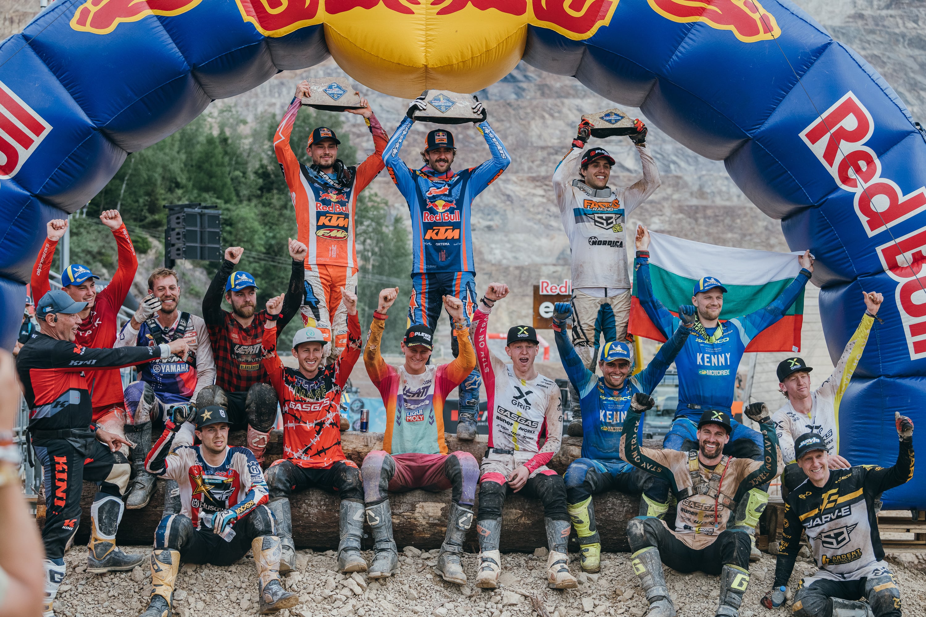 Group photo of the 15 finishers from the 2026 Red Bull Erzbergrodeo.